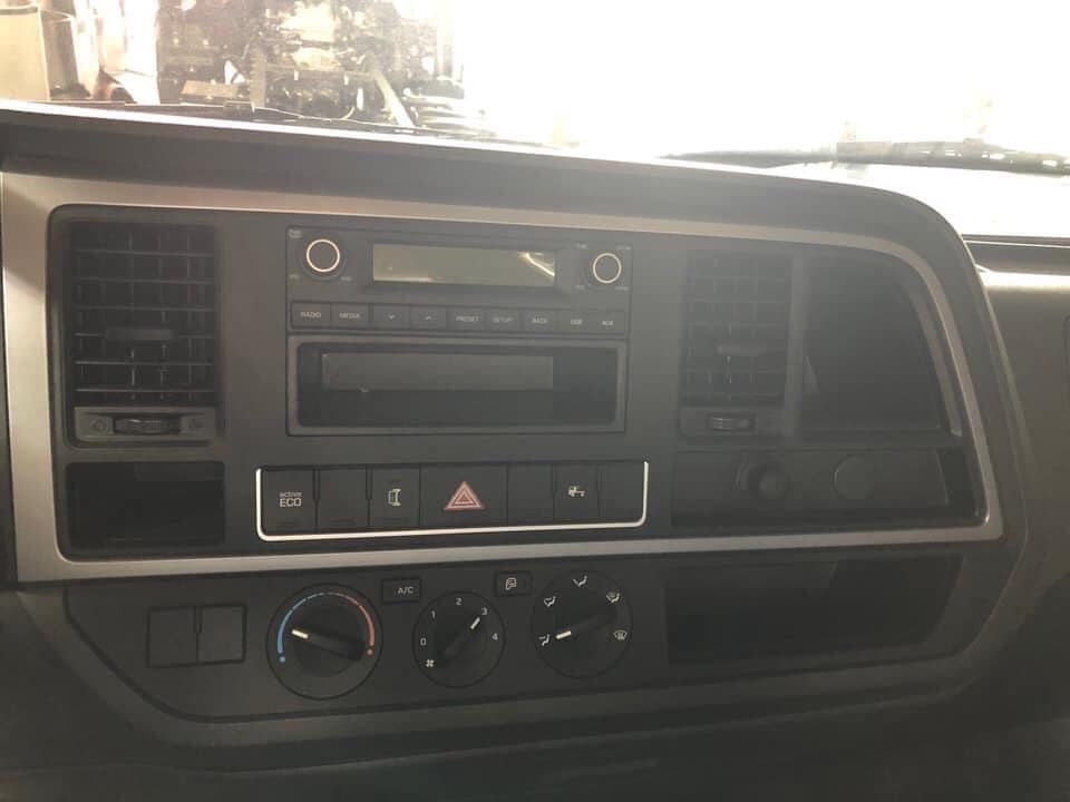 Hyundai MIGHTY EX8L Thùng Kín Tải 8 Tấn Thùng Dài 5,7m
