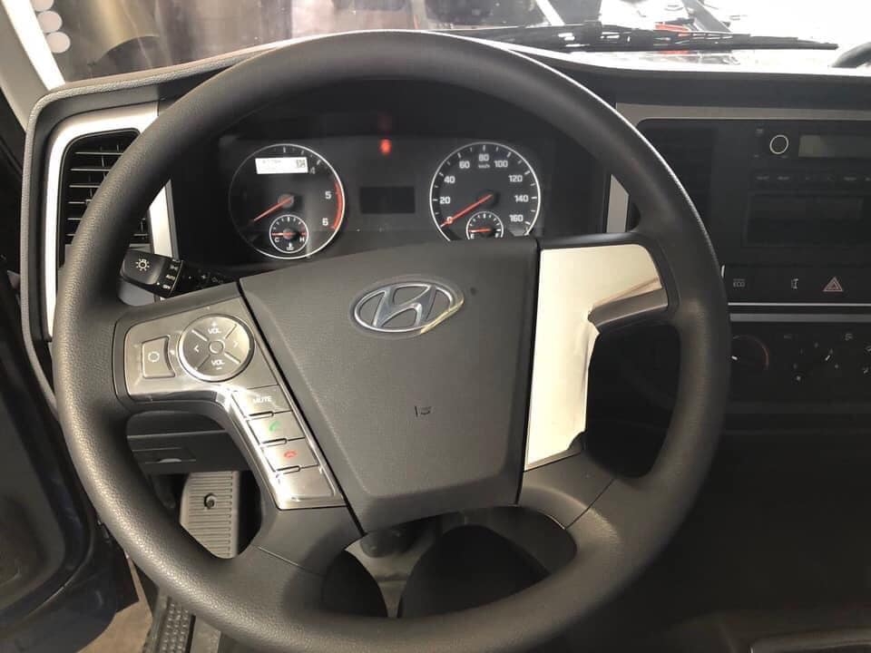 Hyundai MIGHTY EX8L Thùng Kín Tải 8 Tấn Thùng Dài 5,7m