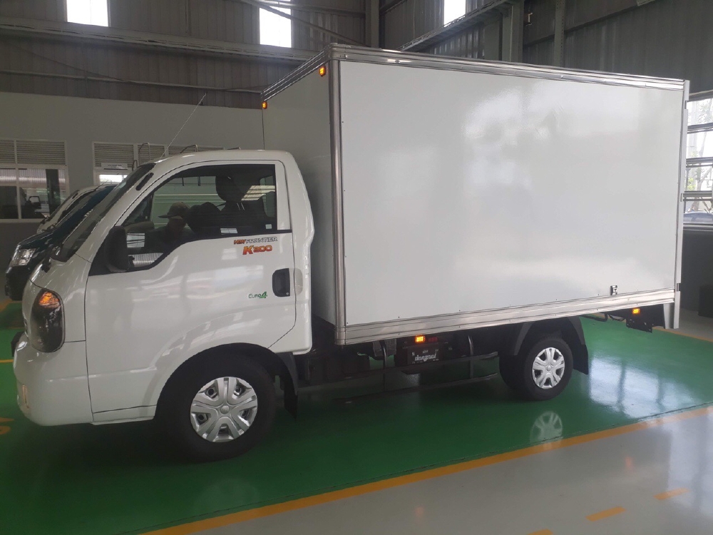 Xe tải 2 tấn thùng composite nhập hàn