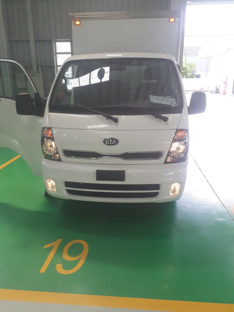 Xe tải 2 tấn thùng composite nhập hàn