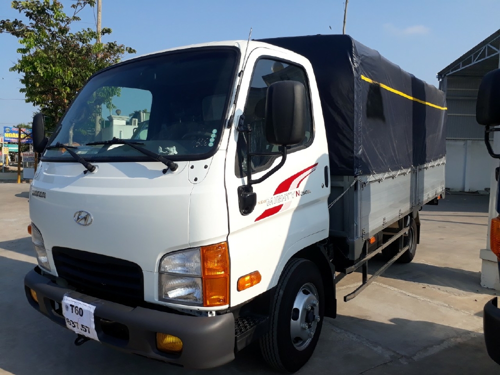 xe tải Hyundai N250SL 2t4 thùng mui bạt bửng nhôm 4m3