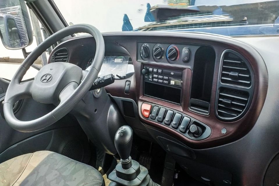 HYUNDAI NEW MIGHTY 110SP Tải Trọng 6950kg Thùng Dài 4,9m