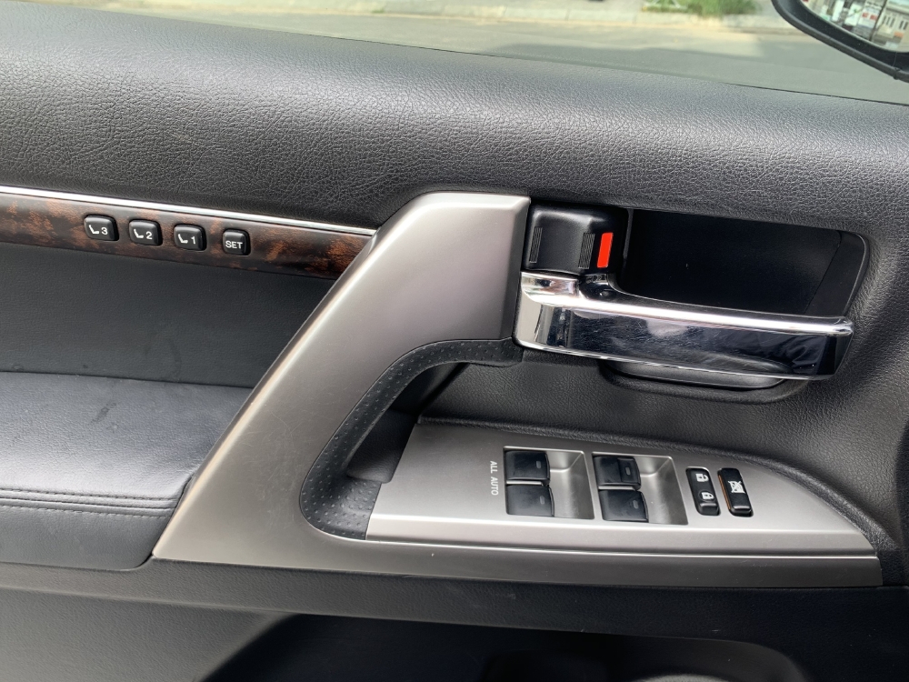 Bán Land Cruiser VX 2013 nhập khẩu. Giá còn giảm tốt alo nhé