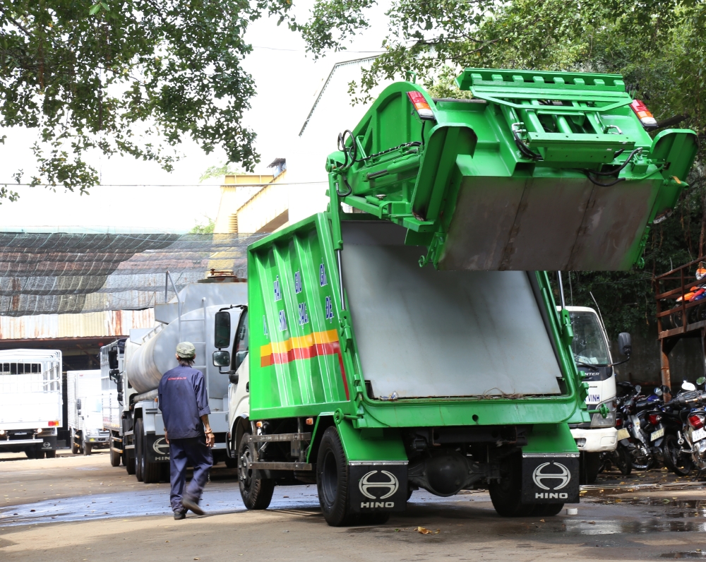 Hino XZU342 xe ép rác (6 khối)