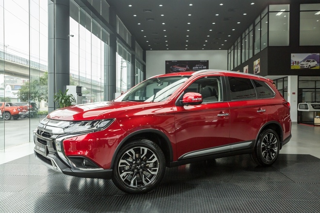 MITSUBISHI OUTLANDER 2020 TRẢ GÓP 90% GIÁ 825TR