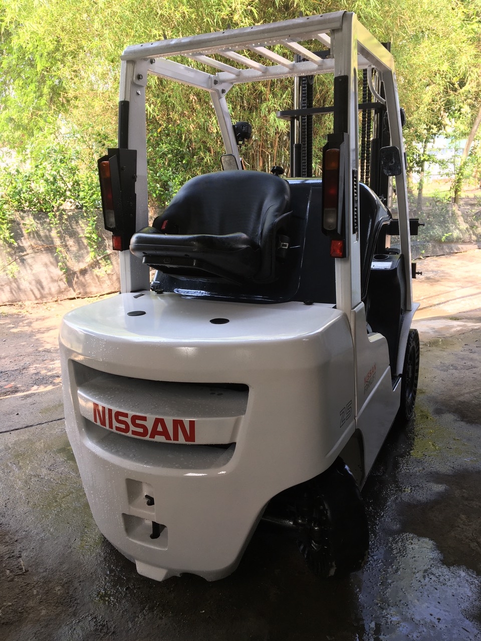 Bán xe nâng hàng Nissan 2,5 Tấn