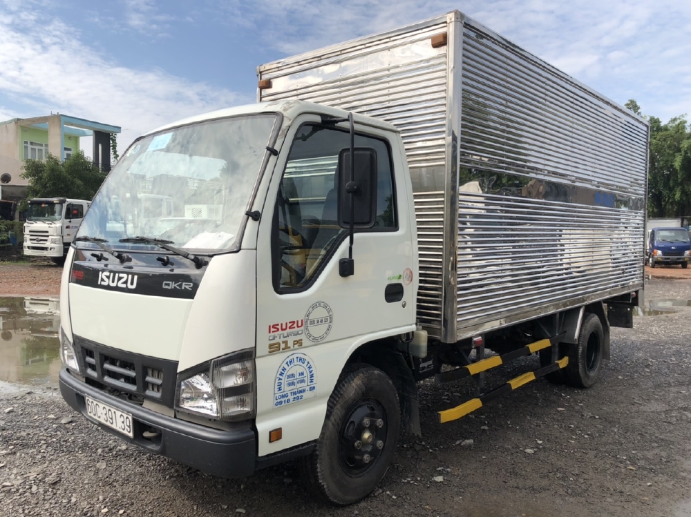 Isuzu QKR 2 tấn thùng kín đời 2017 cũ đã qua sử dụng