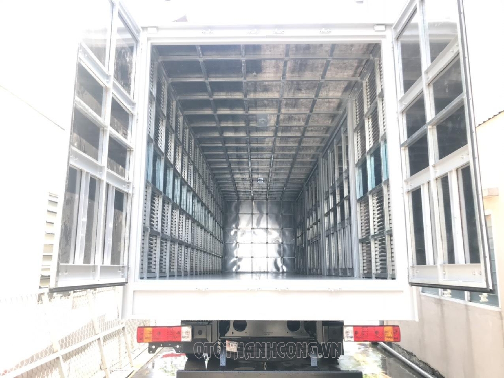 Xe tải Faw 8 tấn thùng kín 2020 thùng dài 8m khuyến mãi 100% phí trước bạ