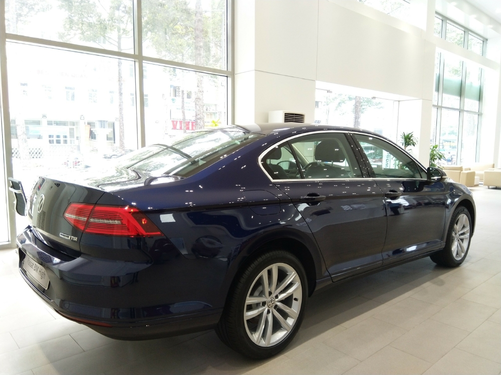 Volkswagen Passat BlueMotion High Giảm giá sốc chỉ còn 1ty 302 triệu