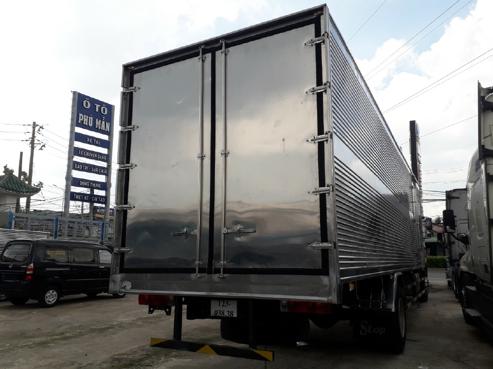 Xe tải Faw 7 tấn thùng kín siêu dài 9m7 giá tốt giao ngay