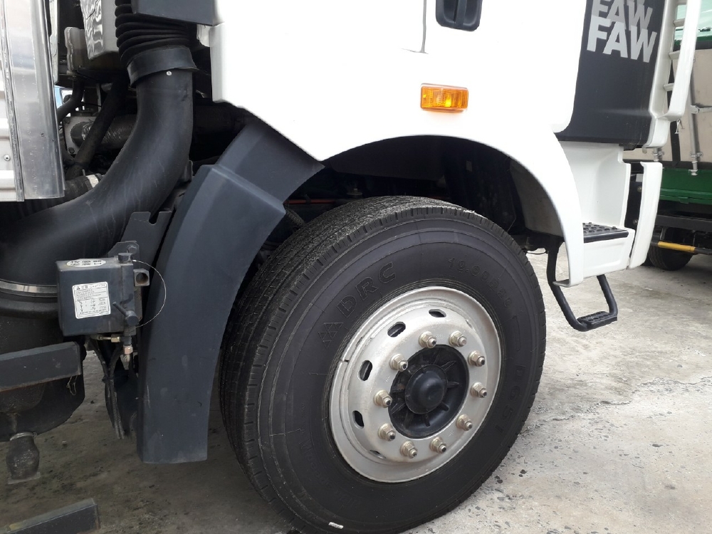 Xe tải Faw 7 tấn thùng kín siêu dài 9m7 giá tốt giao ngay