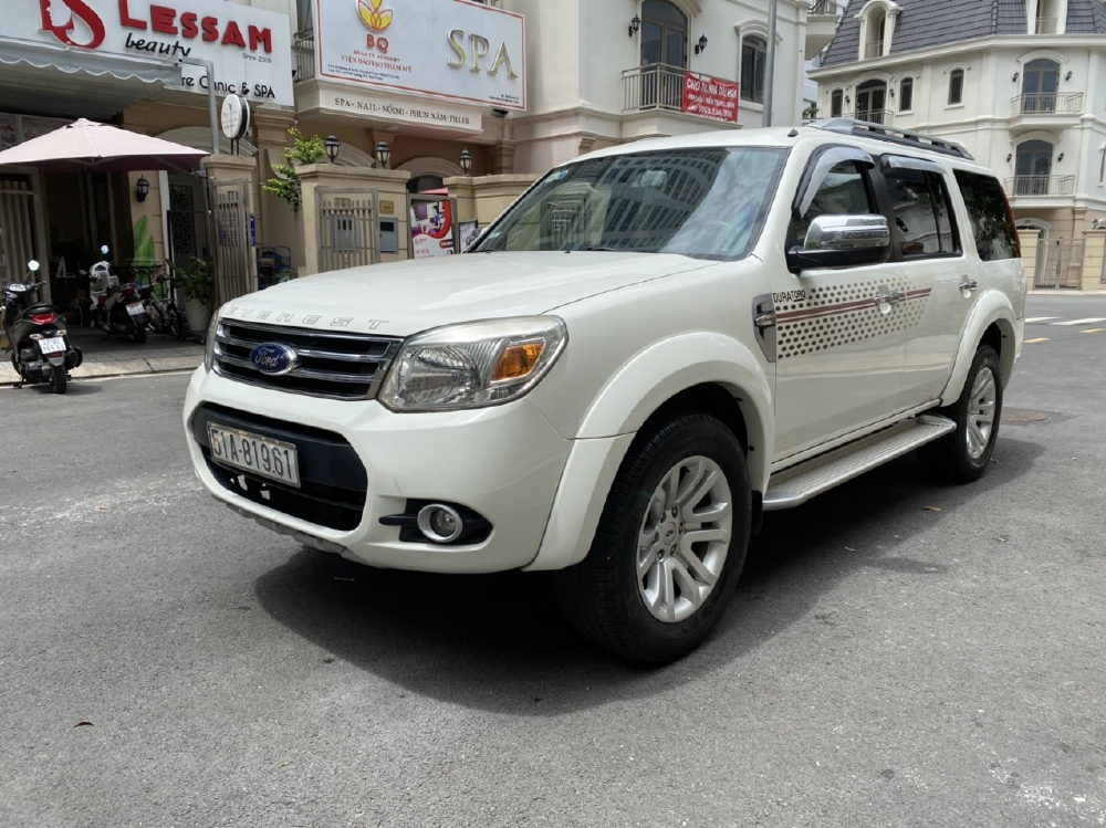 Ford Everest AT 2014 màu trắng xe cực đẹp