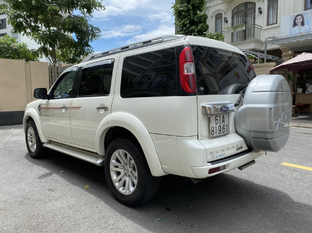 Ford Everest AT 2014 màu trắng xe cực đẹp