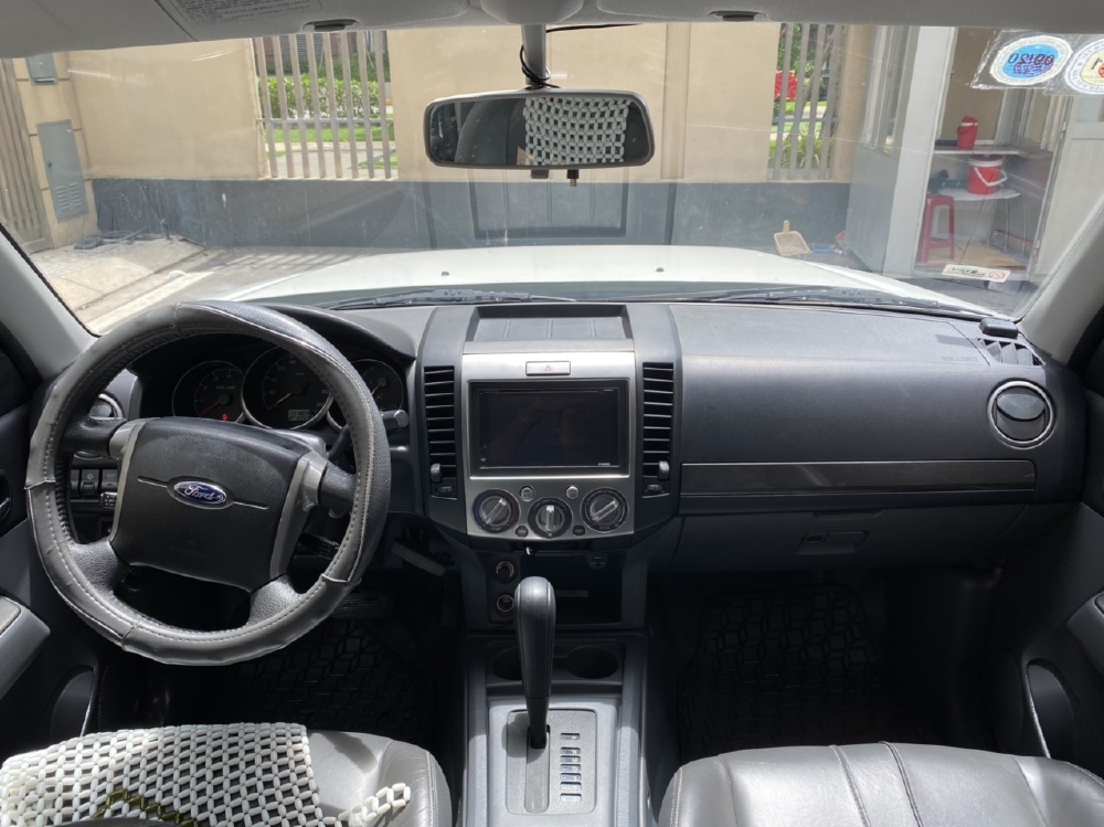 Ford Everest AT 2014 màu trắng xe cực đẹp