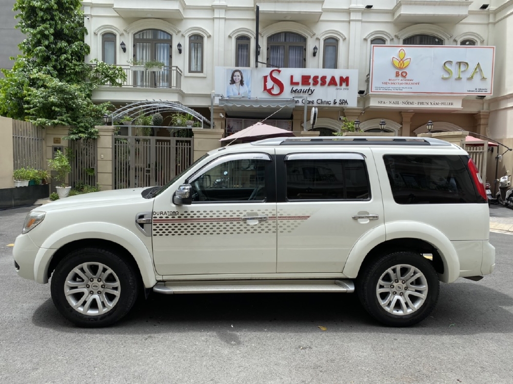 Ford Everest AT 2014 màu trắng xe cực đẹp