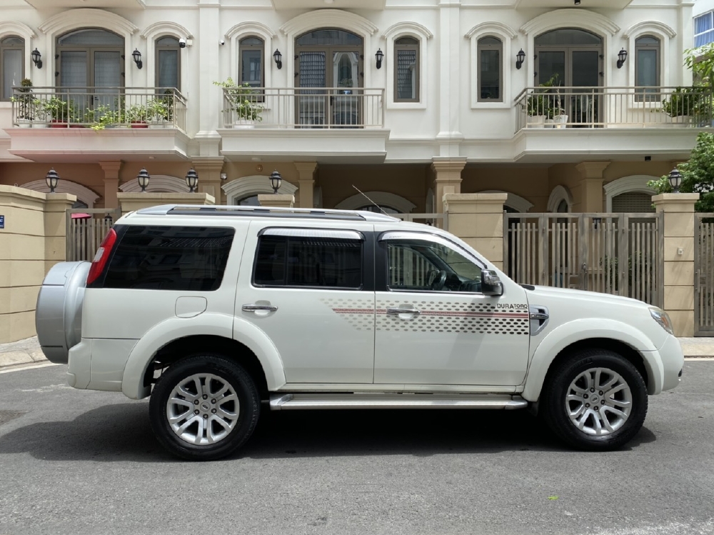 Ford Everest AT 2014 màu trắng xe cực đẹp