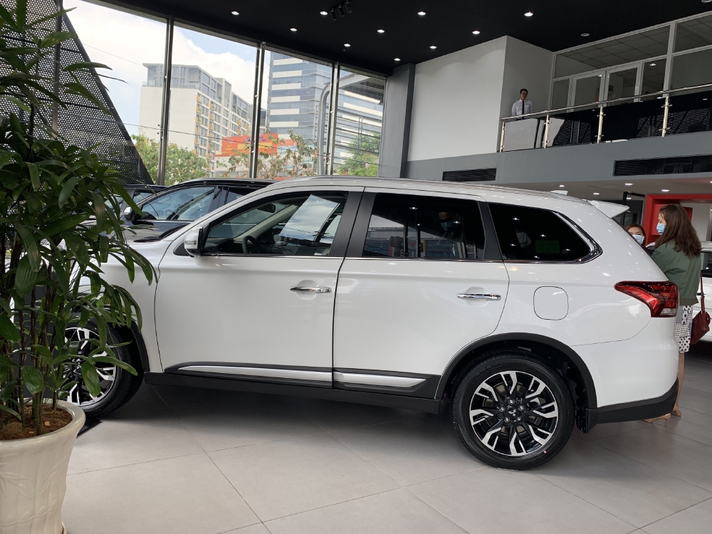 MITSUBISHI OUTLANDER 2020 TRẢ GÓP 90% GIÁ 825TR