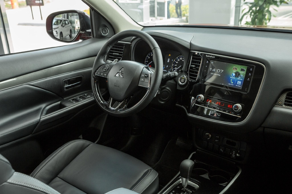 MITSUBISHI OUTLANDER 2020 TRẢ GÓP 90% GIÁ 825TR