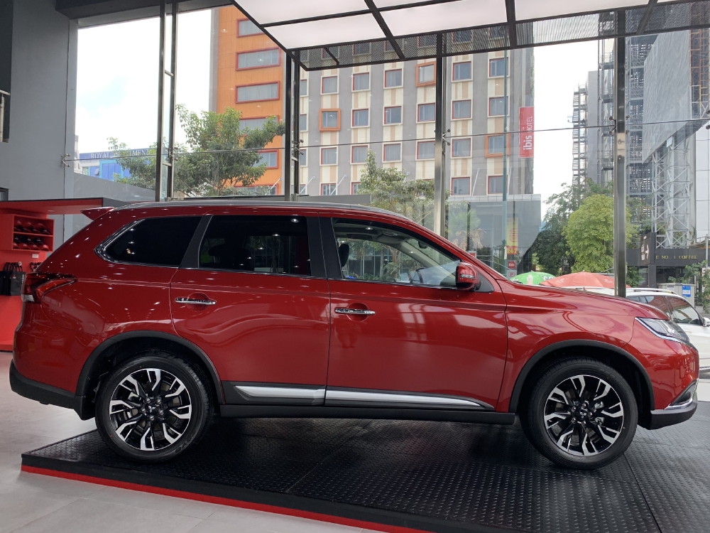 MITSUBISHI OUTLANDER 2020 TRẢ GÓP 90% GIÁ 375TR