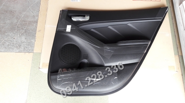 83306A7100D2C TÁP PI CỬA SAU, PHẢI Kia  K3