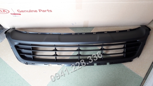 86561A4800 Lưới nhựa cản trước Kia Rondo