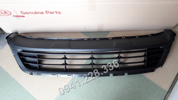 86561A4800 Lưới nhựa cản trước Kia Rondo