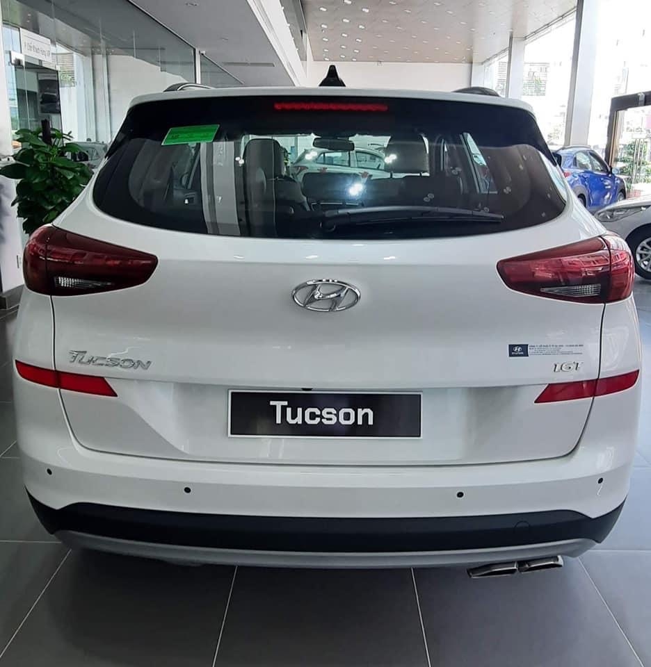 HYUNDAI TUCSON TRẮNG 2020 xe có sẵn