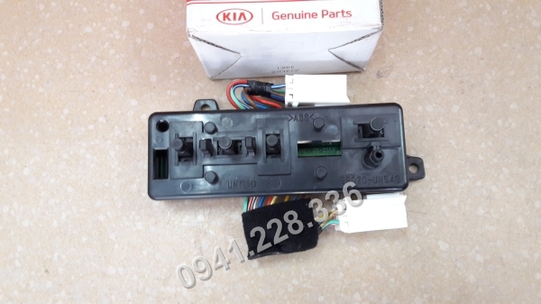 881931D010 Công tắc điều chỉnh ghế lái điện Kia Caren