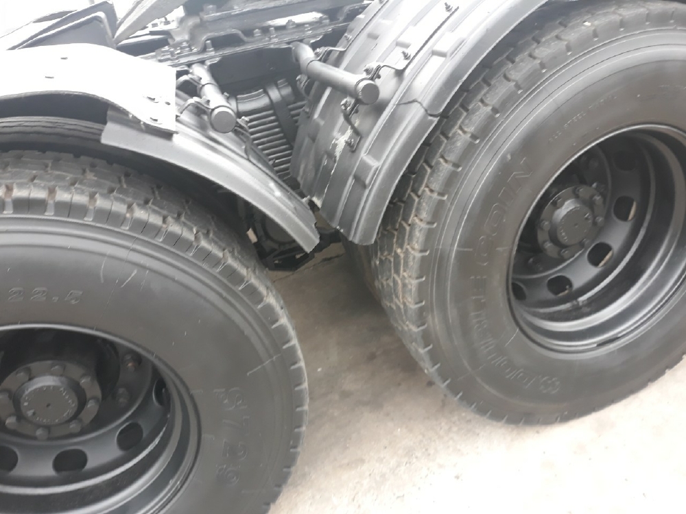 cần bán xe đầu kéo hd1000 đời 2014 đăng ký 2015 xe đẹp có trả góp tphcm .