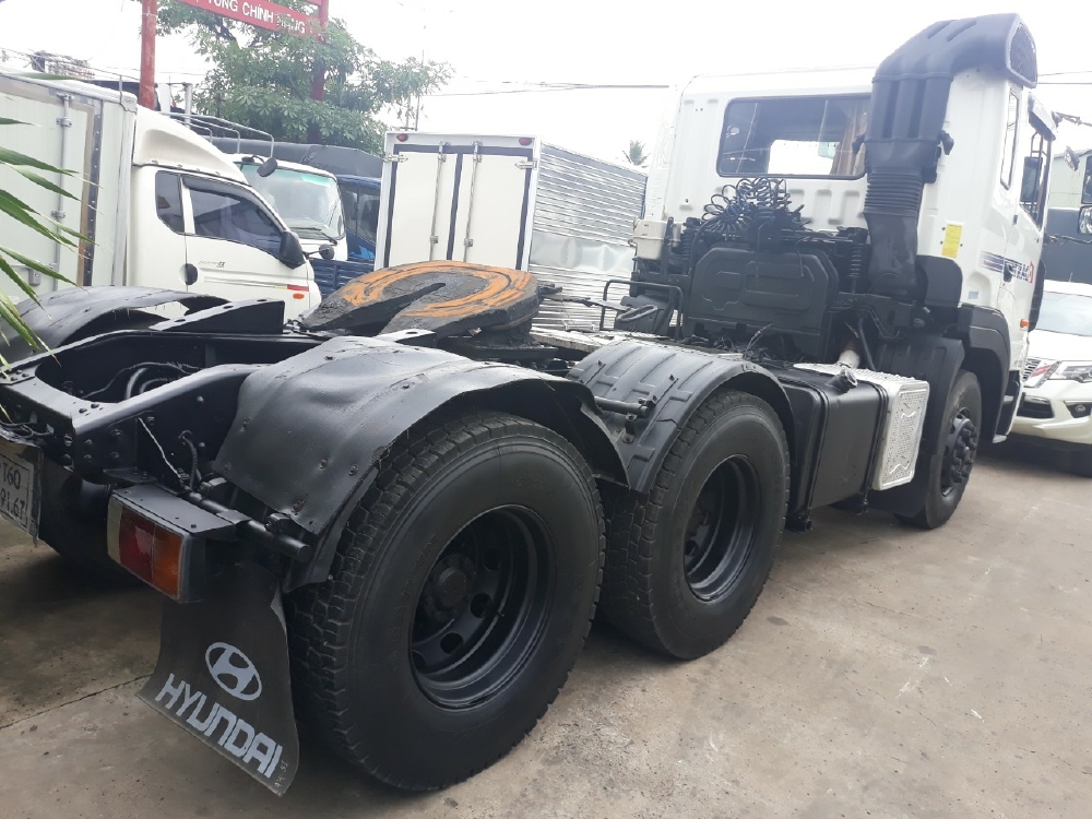 cần bán xe đầu kéo hd1000 đời 2014 đăng ký 2015 xe đẹp có trả góp tphcm .