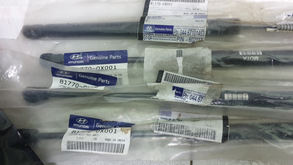 817700X001 TY CHỐNG CỐP SAU HYUNDAI I10