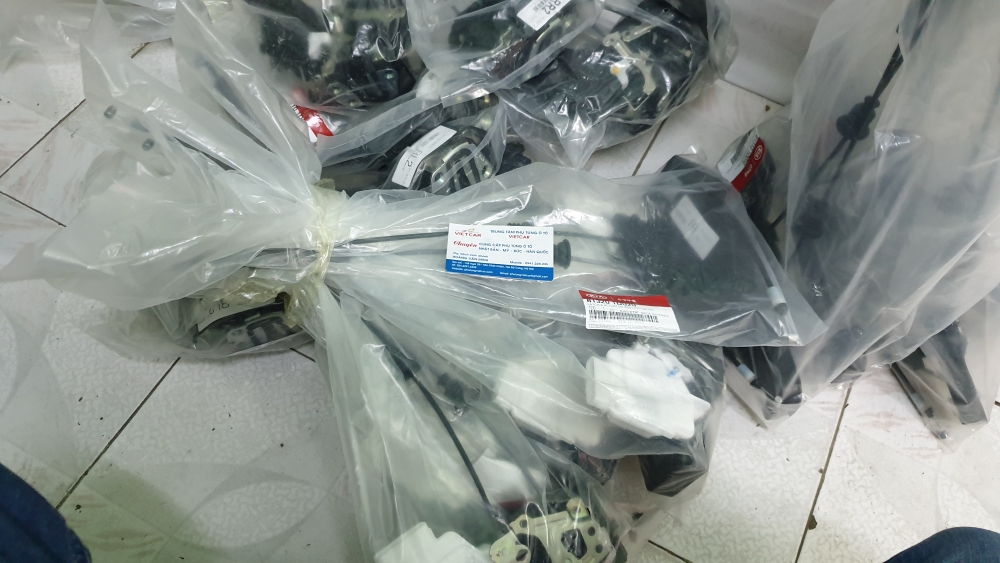 813201D020 Ổ NGẬM KHÓA CỬA KIA CARENS