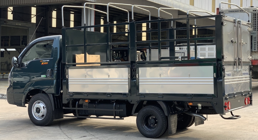 XE TẢI KIA K250 2,4 TẤN THÙNG MUI BẠT TRẢ GÓP