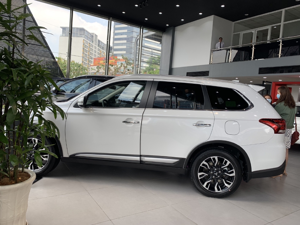 MITSUBISHI OUTLANDER 2020 TRẢ GÓP 90% GIÁ 2020 TRẢ GÓP 90% GIÁ 825TR