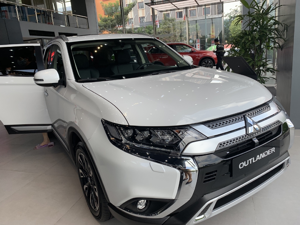 MITSUBISHI OUTLANDER 2020 TRẢ GÓP 90% GIÁ 2020 TRẢ GÓP 90% GIÁ 825TR