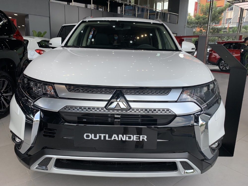 MITSUBISHI OUTLANDER 2020 TRẢ GÓP 90% GIÁ 825TR