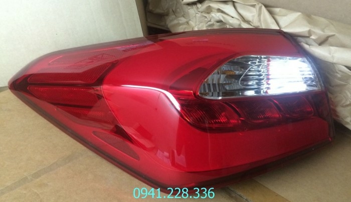 92402A7300 92401A7300 ĐÈN HẬU MIẾNG NGOÀI KIA K3