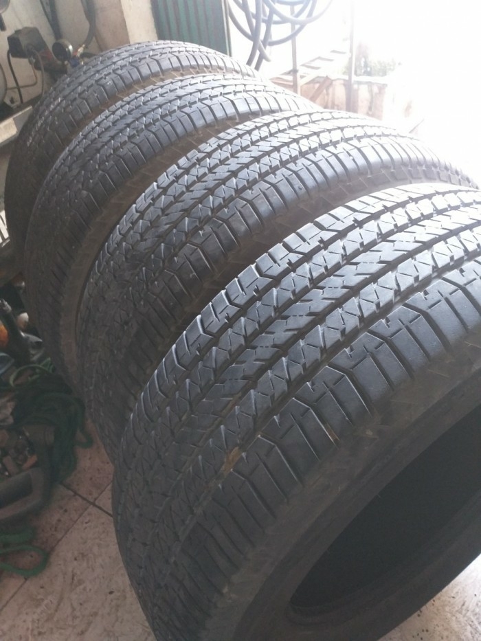 Lốp bridgestone 265/60r18 mới 90% cho xe wildtrak