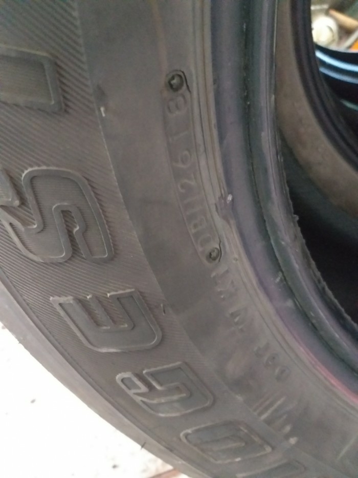 Lốp bridgestone 265/60r18 mới 90% cho xe wildtrak