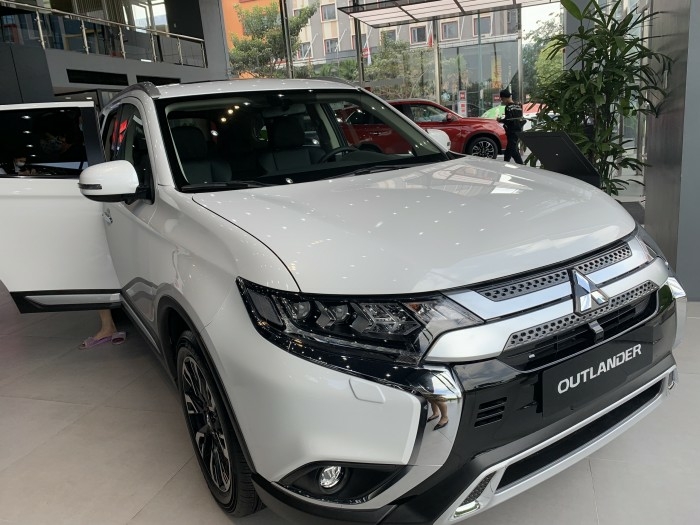 MITSUBISHI OUTLANDER 2020 TRẢ GÓP 90% GIÁ 825TR