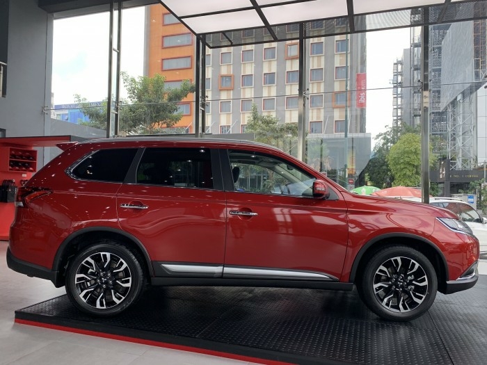 MITSUBISHI OUTLANDER 2020 TRẢ GÓP 90% GIÁ 825TR