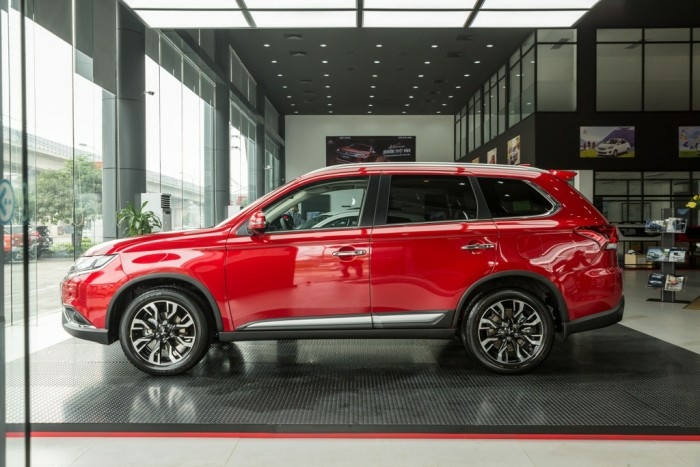 MITSUBISHI OUTLANDER 2020 TRẢ GÓP 90% GIÁ 825TR