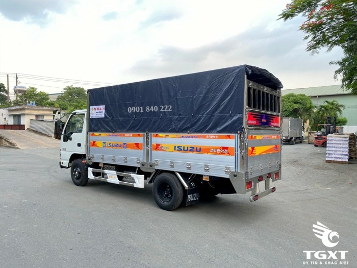 Xe tải Isuzu QKR270 thùng bạt, trả trước 120tr nhận xe