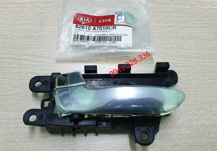82610A7010CR Tay mở cửa trong trái Kia Forte/Cerato