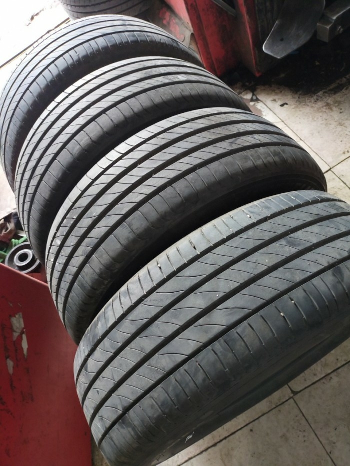 Lốp michelin 215/60r16 mới 95%, DATE 2019