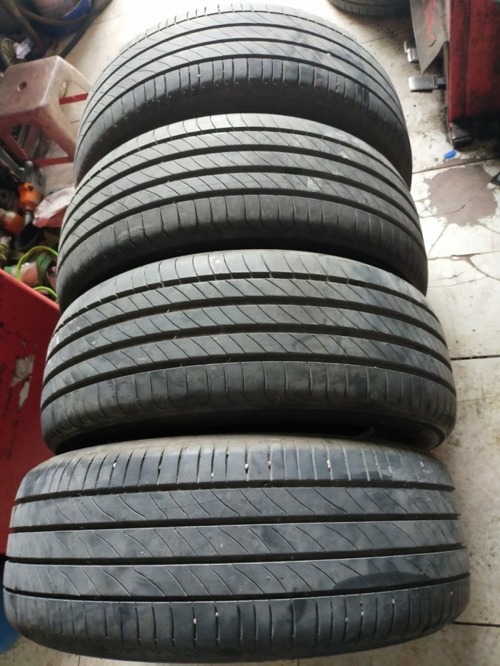 Lốp michelin 215/60r16 mới 95%, DATE 2019