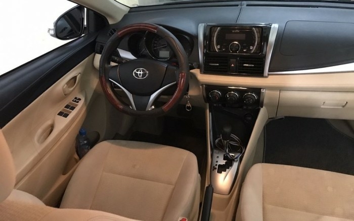 Gia đình cần bán xe Vios E 2017, số tự động, màu vàng cát,
