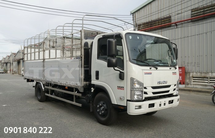 Isuzu NQR550 thùng bạt, trả trước 20% nhận xe ngay