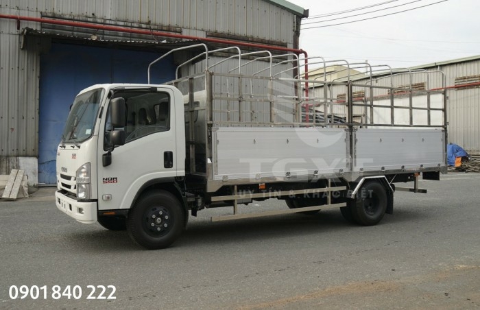 Isuzu NQR550 thùng bạt, trả trước 20% nhận xe ngay