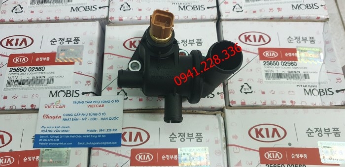 2565002560 Cổ nước làm mát (liền cảm biến nhiệt độ nước) Kia Morning